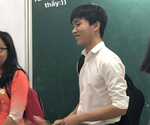 Ảnh chụp lén thầy giáo trẻ tuổi đẹp như trai Nhật khiến dân tình 'náo loạn'