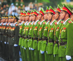 Cấm cán bộ, chiến sĩ công an ăn uống ở hàng quán vỉa hè?