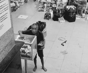 'Giàu có' như ông cụ vô gia cư, đi xin cả ngày được vài đồng lẻ vẫn đem đi ủng hộ người nghèo