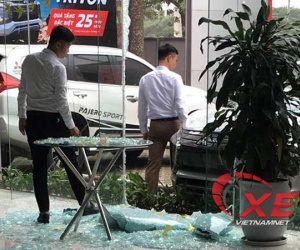 Lái thử xe đạp nhầm chân ga, khách Việt đền ốm tiền