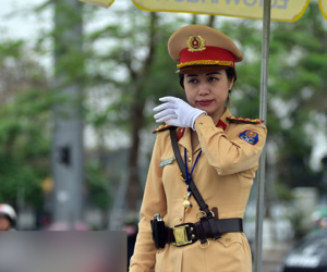 Video ảnh: Nữ cảnh sát giao thông xinh đẹp trải lòng chuyện nghề