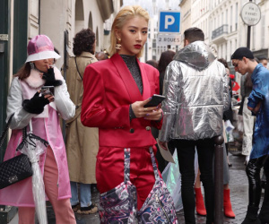 Xét khoản mặc 'dị' tại Paris Fashion Week mùa này, Quỳnh Anh Shyn mà nhận hạng 2 chắc không ai dám làm số 1