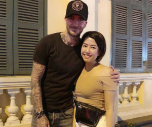 David Beckham đang có mặt tại Việt Nam, dạo phố đi bộ và thoải mái chụp ảnh cùng người hâm mộ