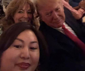 Người sáng lập chuỗi spa mại dâm chụp ảnh thân thiết với TT Trump