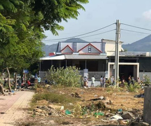 Chồng dùng hung khí tự đâm vào người, bên cạnh là thi thể vợ với nhiều thương tích
