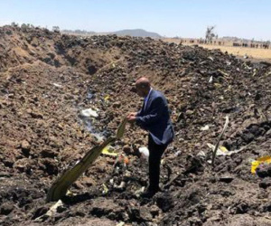[NÓNG] Hình ảnh đầu tiên từ hiện trường vụ rơi máy bay thảm khốc ở Ethiopia: Tất cả đều cháy rụi