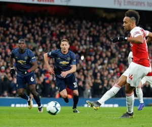 Aubameyang giải thích cách hạ De Gea trên chấm phạt đền