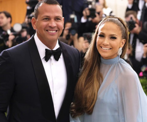 Jennifer Lopez chính thức đính hôn ở tuổi 50 sau 3 cuộc hôn nhân đổ vỡ, chiếc nhẫn trăm tỉ bạn trai cô tặng gây chú ý