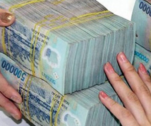 Trúng 1,5 tỷ vợ đòi ô tô, chồng tủi thân xe máy: Tiền để làm gì mà keo thế