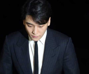 Cảnh sát xác nhận Seungri phát tán video nóng của gái mại dâm