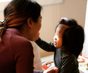 Nhói lòng thư gửi chồng cũ của một single mom: Em quỳ tím gối mong anh rút đơn li hôn, em có lỗi gì hả anh?