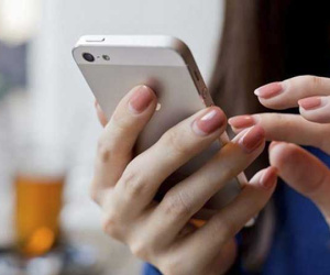 Những điều phụ nữ nên làm khi bị người lạ quấy rối trong thang máy