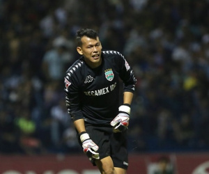 Tấn Trường mắc sai lầm khó hiểu, Becamex Bình Dương thảm bại tại AFC Cup