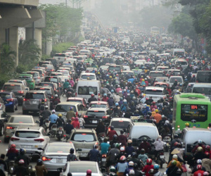 Đề xuất cấm xe máy trên đường Lê Văn Lương, Nguyễn Trãi: Tại sao không cấm ô tô cá nhân?