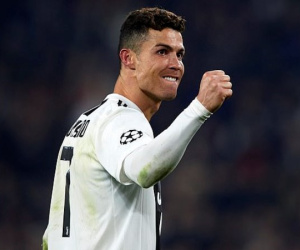 'Ronaldo là thánh sống trong bóng đá'