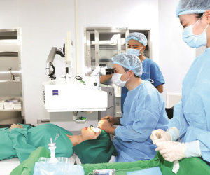 Tự ý nhỏ thuốc mắt, nam thanh niên 16 tuổi mù vĩnh viễn