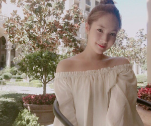 Vòng 1 đẫy đà như Park Min Young thì mặc gì vừa đẹp vừa sang? Câu trả lời nằm ở 4 tips sau đây
