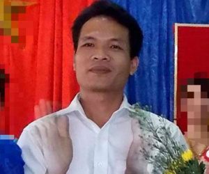 Cho thôi các chức vụ trong Đảng với cán bộ từng bắt dân chui qua háng