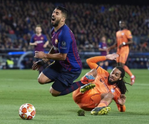 Chuyên gia trọng tài: 'Barca không xứng được hưởng penalty'