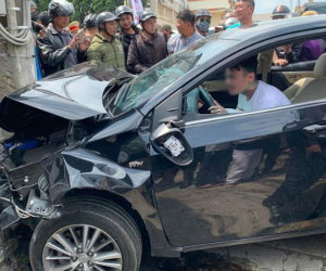 Thanh niên quốc tịch Mỹ gây tai nạn liên hoàn ở Đà Lạt kích động tại trụ sở công an