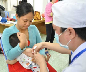 Cha mẹ 'tẩy chay' vắc xin khiến nhiều trẻ mắc sởi phải nhập viện điều trị