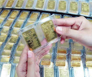 Giá vàng trong nước sụt giảm
