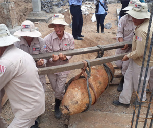 Hai ngày tháo ngòi quả bom ba tạ bên quốc lộ 1A