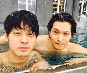 Không giải nghệ, chỉ xin lỗi và hứa sửa sai - 'con trai Jang Dong Gun' bị mỉa mai: 'Ở lại showbiz để tiếp tục quay lén, sex tập thể sao?'
