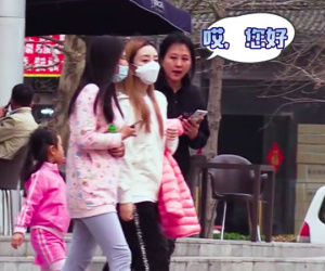 'Lơ đẹp' người lạc đường xin giúp đỡ, Lý Tiểu Lộ nhận mưa gạch đá từ cư dân mạng