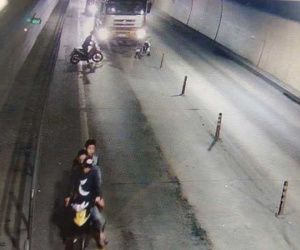 Nhóm thanh niên cầm rựa chặn đầu ôtô tải trong hầm Phước Tượng
