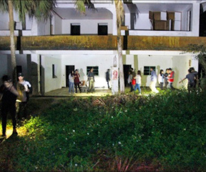 Thám hiểm nhà hoang, nhóm bạn trẻ phát hiện xác chết bí ẩn