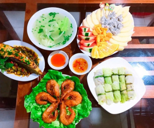 Dân mạng trầm trồ vì loạt mâm cơm bắt mắt, đến khi biết tuổi của 'tác giả' còn ngưỡng mộ hơn nữa