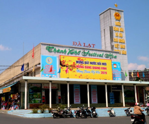 Rạp hát Hòa Bình và Dinh tỉnh trưởng Đà Lạt sẽ bị đập bỏ, di dời