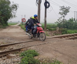 Băng qua đường sắt, 2 vợ chồng 80 tuổi bị tàu hỏa tông tử vong thương tâm