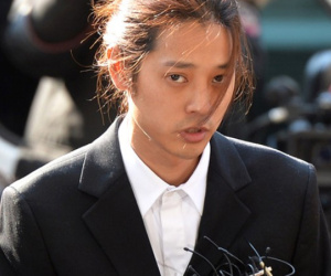 Cảnh sát chính thức xin lệnh bắt giữ khẩn cấp Jung Joon Young vì vi phạm đạo luật về tội phạm tình dục