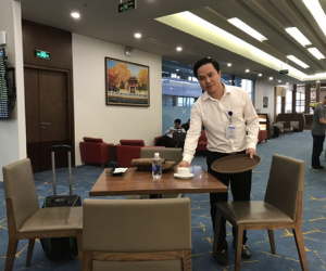 Nhân viên ở Sân bay Nội Bài nhặt được 176 triệu đồng trả lại hành khách