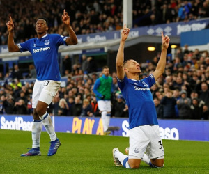 Thảm bại trước Everton, Chelsea hụt hơi trong cuộc đua Top 4