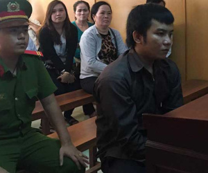 Con bị tuyên tử hình, mẹ làm loạn tòa án