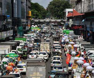 Đường phố Myanmar ách tắc, tràn ngập xe hơi sau 16 năm cấm xe máy