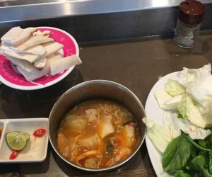 Lỡ đi ăn trưa muộn, cô nàng công sở cay cú vì bị nhân viên gắt gỏng sau lưng: Ăn đến 3h chiều là loại khách gì?
