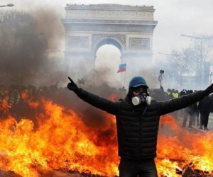 TT Pháp sa thải cảnh sát trưởng Paris, tuyên bố dập tắt biểu tình