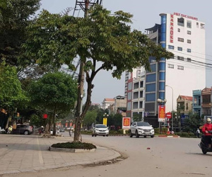 Côn đồ xứ Thanh nổ súng gây náo loạn đường phố