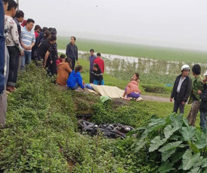 Hà Nội: Bàng hoàng phát hiện thi thể nam thanh niên có thương tích trên mặt, nằm cạnh xe máy