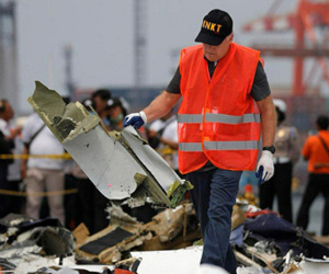 Phi công Lion Air tìm sổ hướng dẫn xử lý sự cố trước khi máy bay rơi