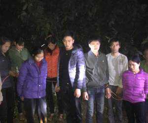 Khởi tố 12 đối tượng nam, nữ rủ nhau lên đồi vắng chơi xóc đĩa