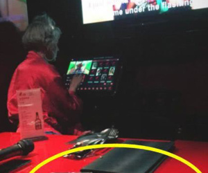 Sống ăn bám mẹ Hoa hậu, con rơi của Thành Long cùng vợ đồng tính vẫn thoả thê đi karaoke giải trí với nhau