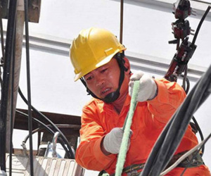 Mỗi gia đình phải trả thêm bao nhiêu khi giá điện tăng?
