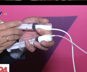 Thí nghiệm đơn giản lật tẩy bí ẩn đằng sau những clip búp bê Kumanthong tự uống sữa