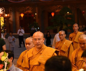 Video: Trụ trì chùa Ba Vàng từ chối trả lời sau buổi thuyết pháp