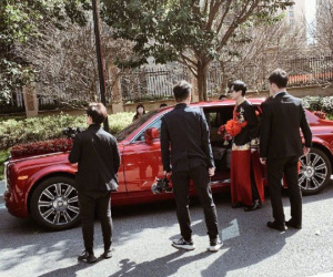 Thiếu gia giàu nhất Trung Quốc làm phù rể, tặng 'nóng' cô dâu chú rể 1 chiếc Roll Royce